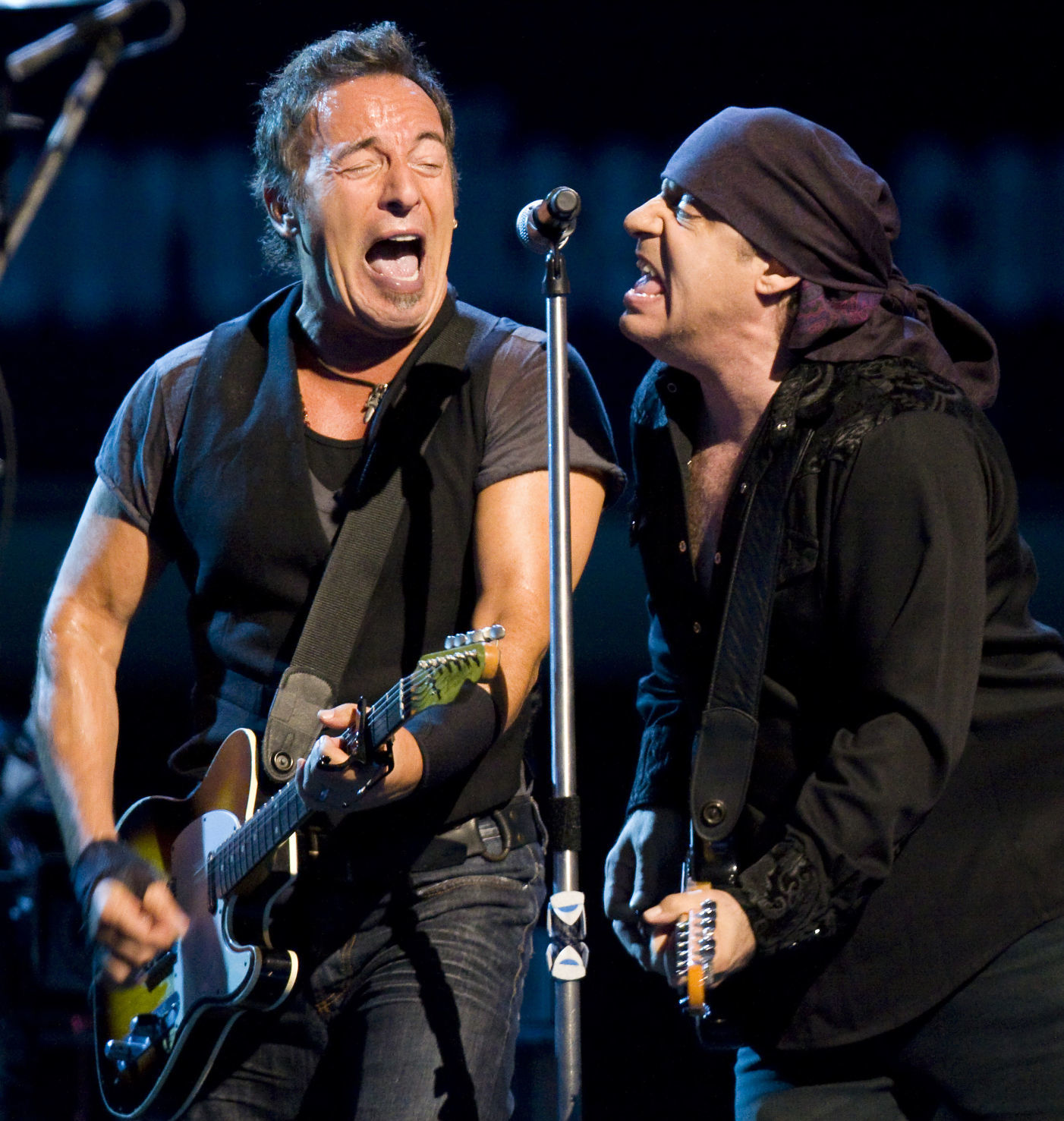BRUCE REVIEW 050409